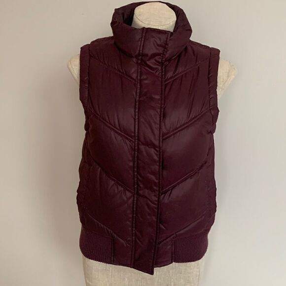 Womens GAP Purple Puffer Vest, Small - Picture 1 of 6
